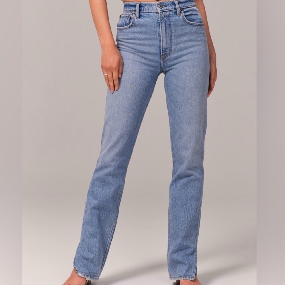Abercrombie & Fitch 90’s Straight Ultra High Rise Light Wash Jeans Size 8S curvy